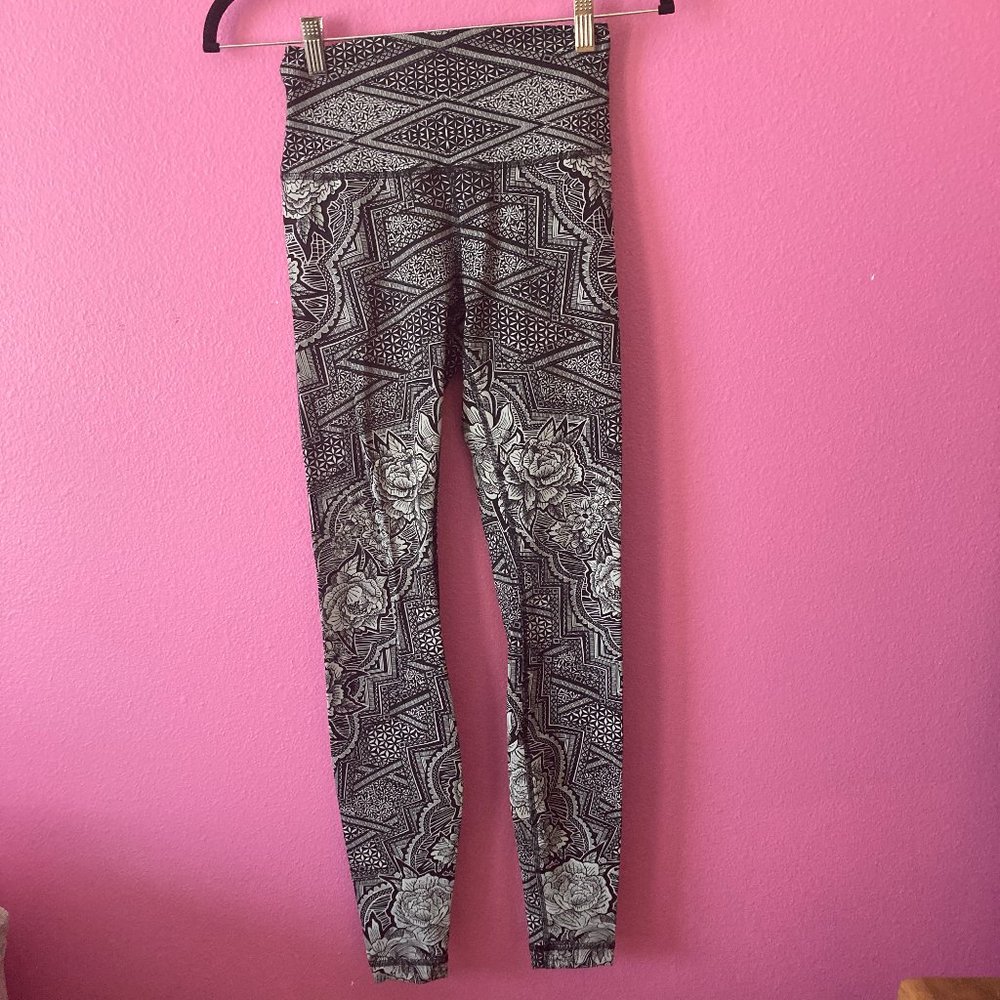 Lululemon® Floral Print Leggings, Size 4